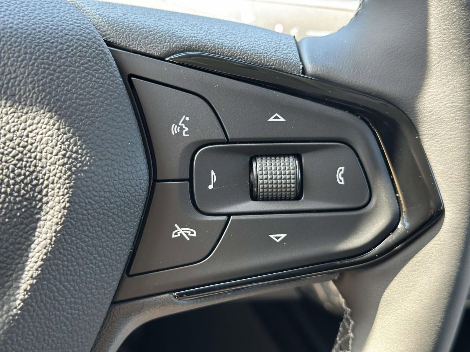 New 2027 Chevrolet Bolt LT w/ Comfort Package FWD image 14
