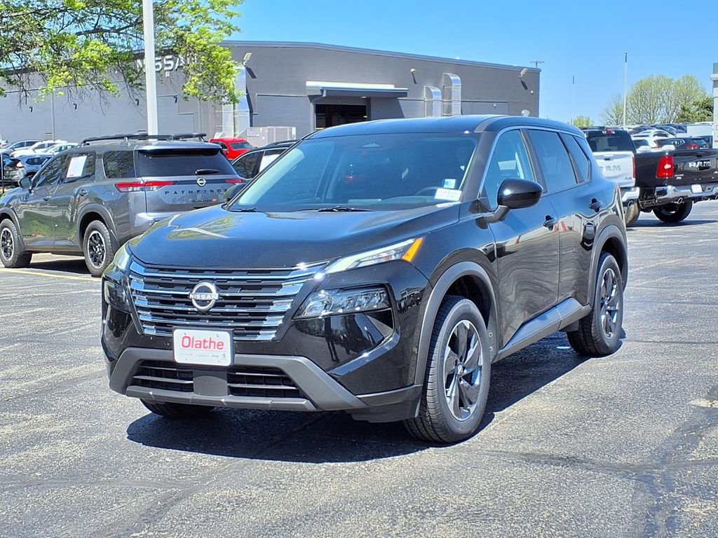 Used 2025 Nissan Rogue SV FWD image 2