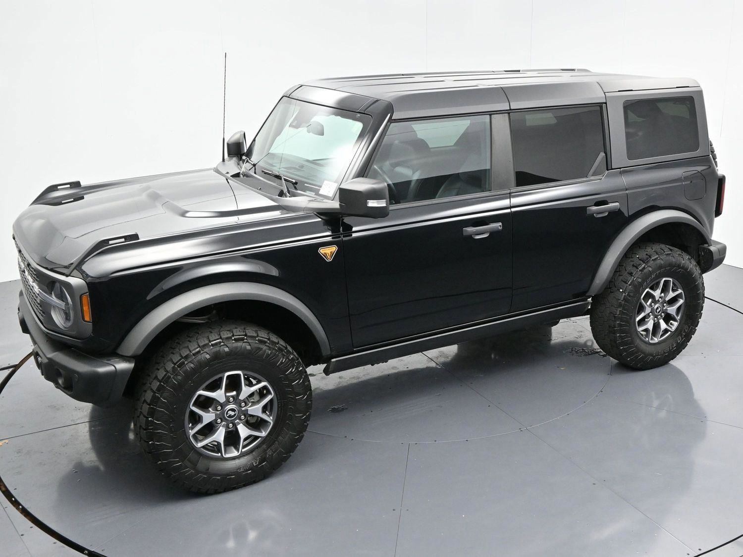 Used 2023 Ford Bronco Badlands image 43