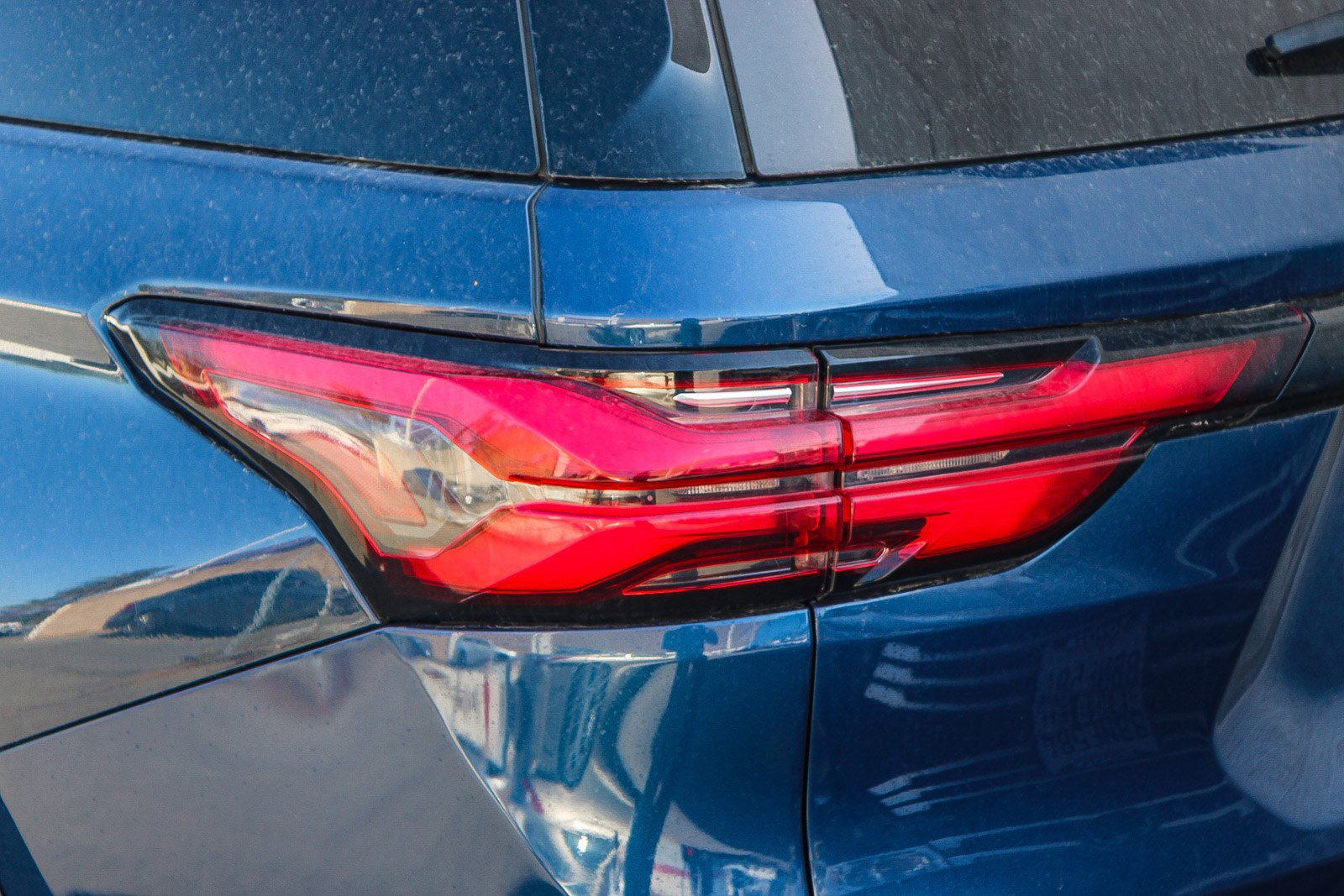 Used 2023 Chevrolet Traverse LT FWD image 11