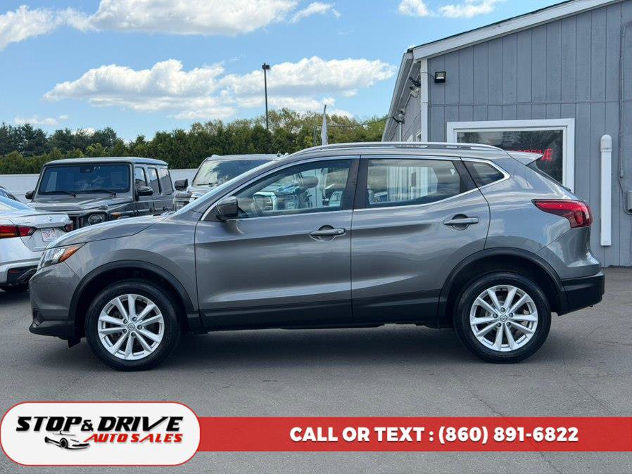 Used 2018 Nissan Rogue Sport SV FWD image 2