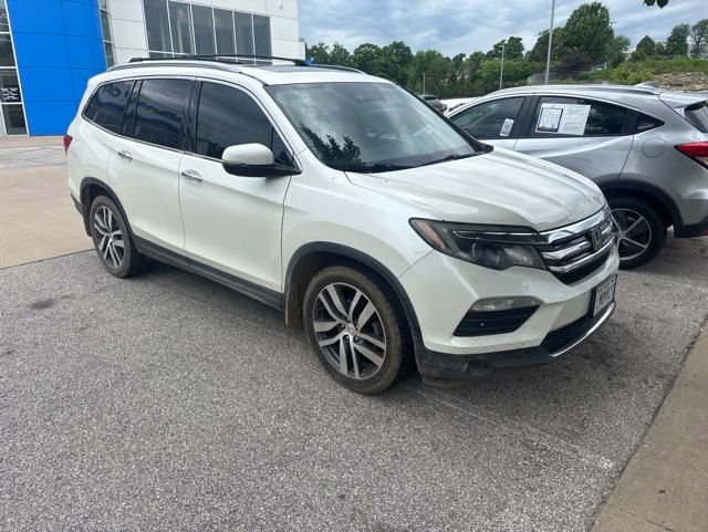 Used 2017 Honda Pilot Elite image 2