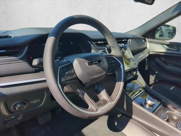 New 2025 Jeep Grand Cherokee Altitude image 17