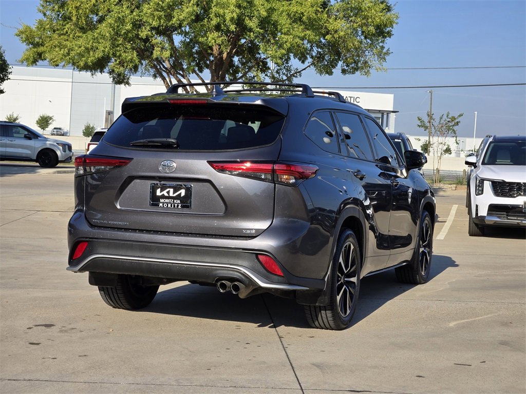 Used 2022 Toyota Highlander XSE image 4