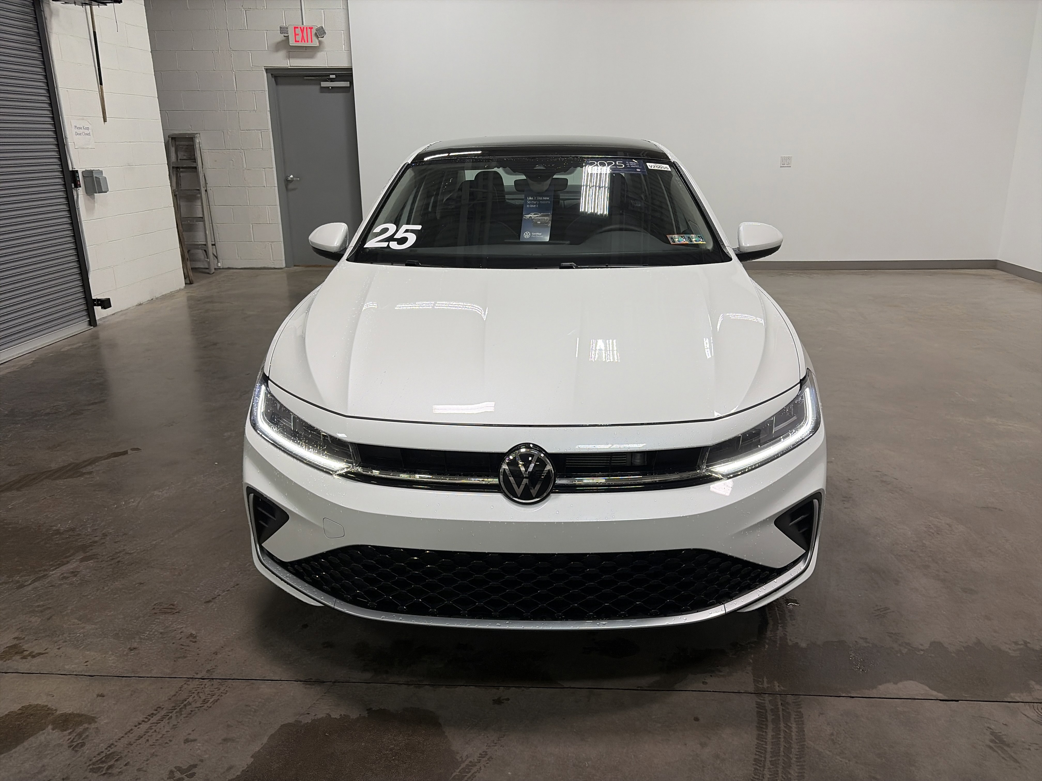 Certified 2025 Volkswagen Jetta SE image 8