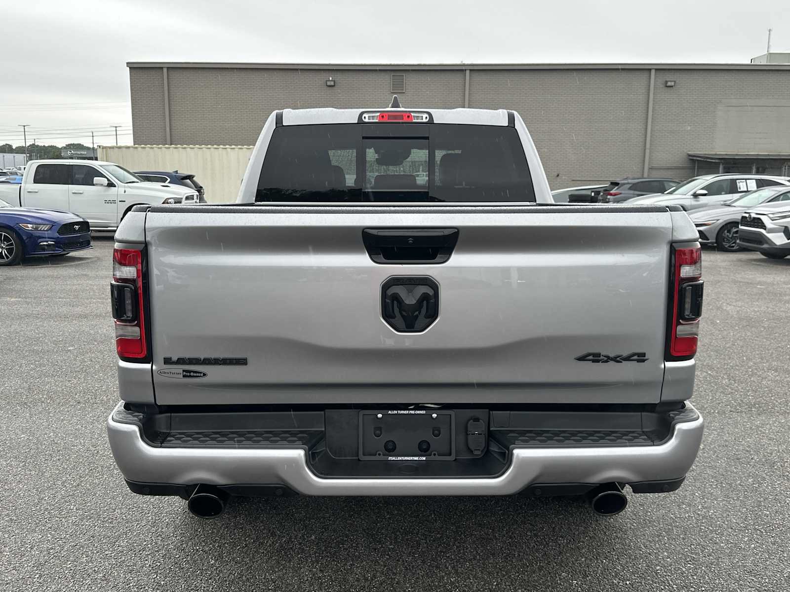 Used 2023 RAM 1500 Laramie AWD/4WD image 7
