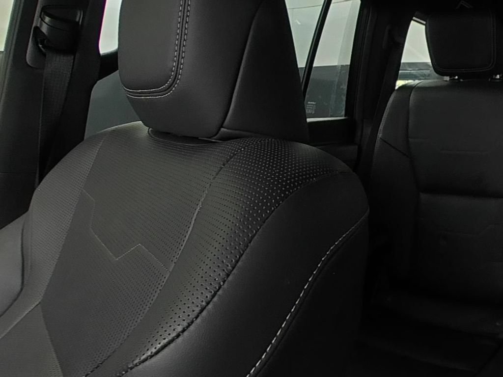 Used 2025 Lexus GX 550 w/ Cold Area Package AWD/4WD image 9