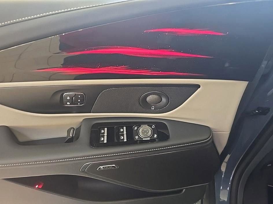 Used 2025 Lincoln Nautilus Reserve image 12