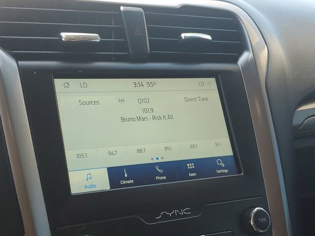 Used 2020 Ford Fusion SE image 16