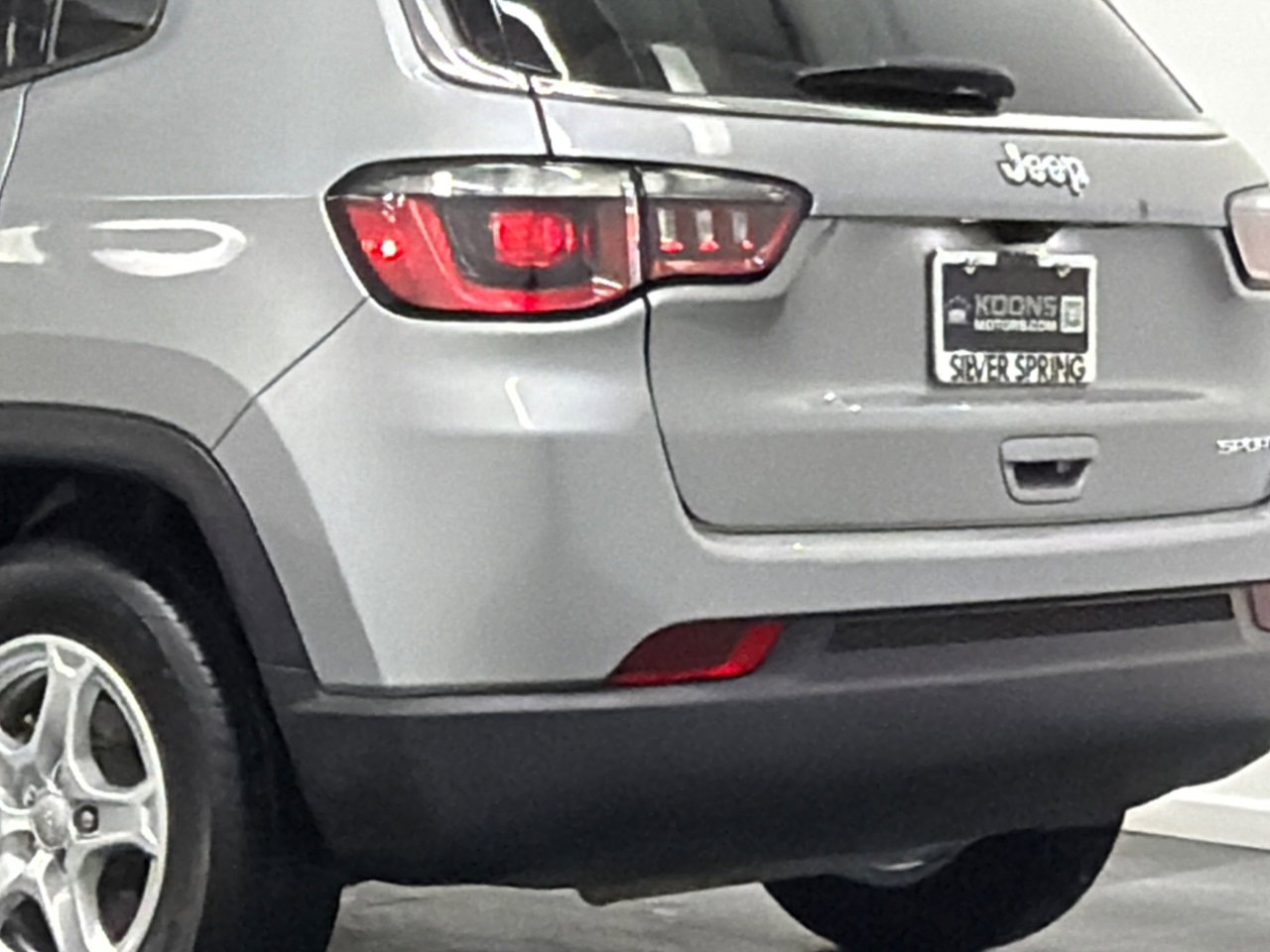 Used 2022 Jeep Compass Sport image 7