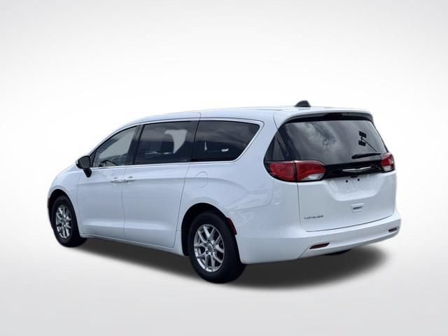 Certified 2023 Chrysler Voyager LX FWD image 9