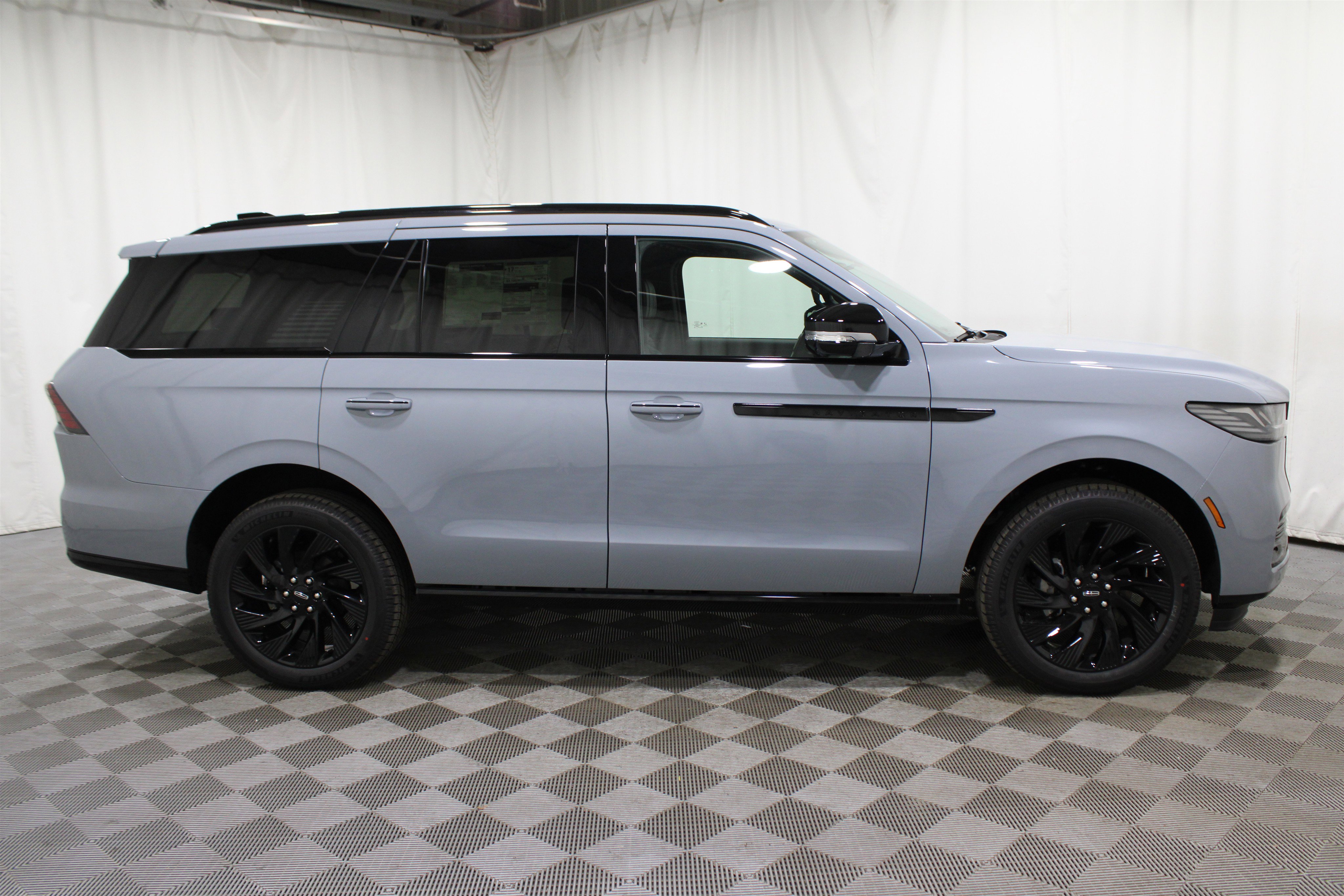 New 2025 Lincoln Navigator Reserve w/ Jet Appearance Package image 33