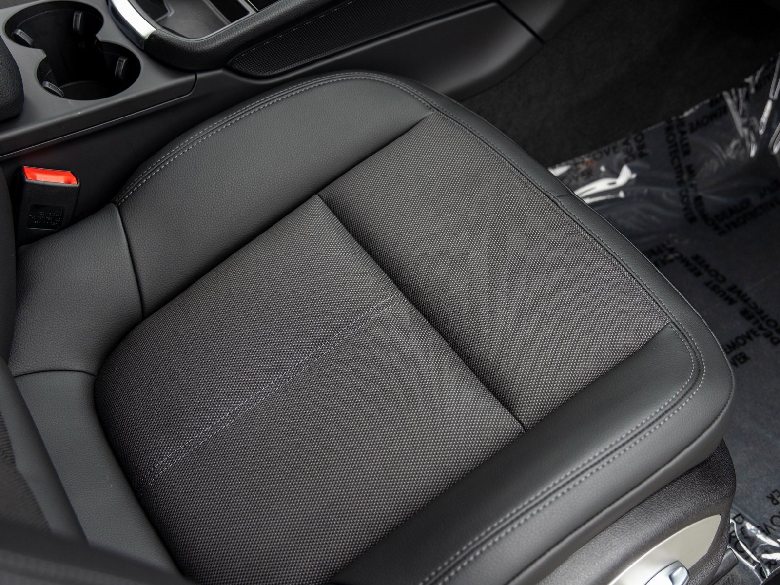 Certified 2025 Porsche Macan image 46