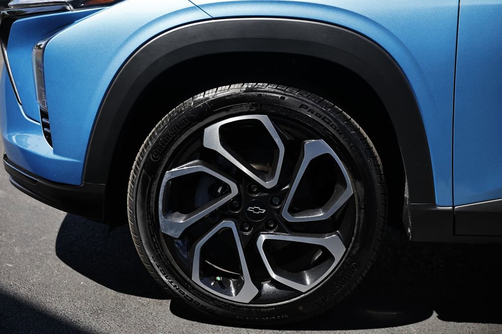 Used 2025 Chevrolet Trax RS w/ Sunroof Package FWD image 9