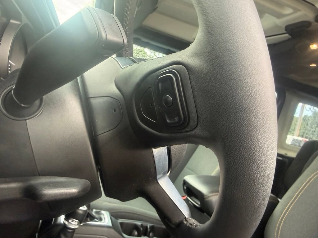 Used 2025 Jeep Wrangler Unlimited Sahara w/ Safety Group AWD/4WD image 16