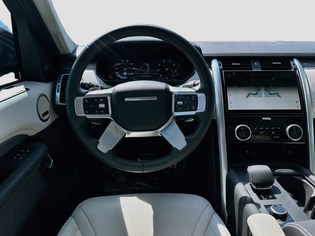 Certified 2025 Land Rover Discovery Dynamic SE AWD/4WD image 23