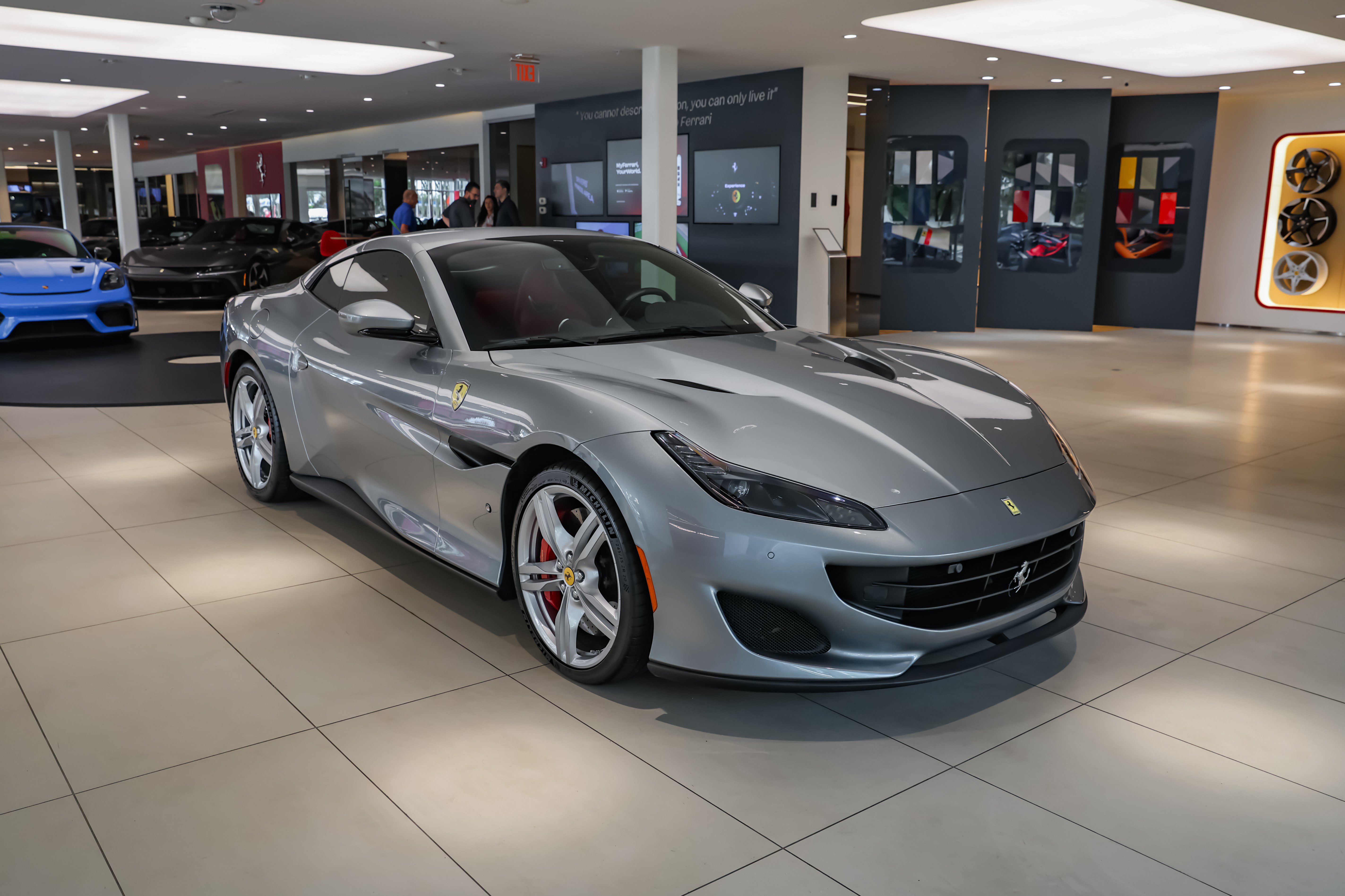 Used 2019 Ferrari Portofino RWD image 13