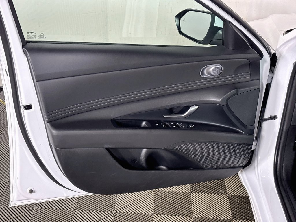 Used 2025 Hyundai Elantra SEL FWD image 10