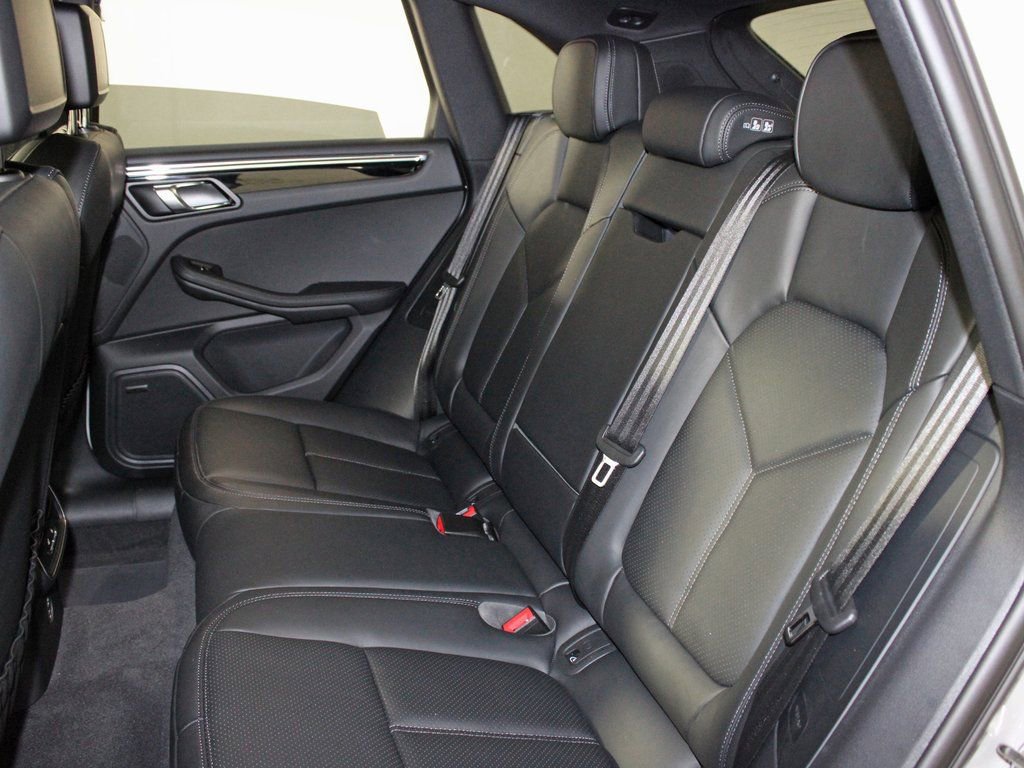 Certified 2026 Porsche Macan S image 33