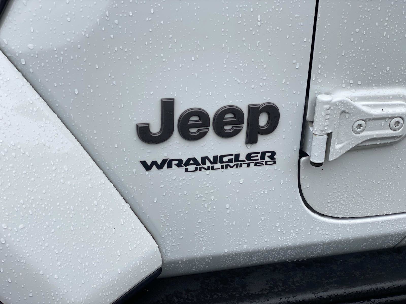 Used 2019 Jeep Wrangler Unlimited Sahara w/ Quick Order Package 24M Moab AWD/4WD image 13