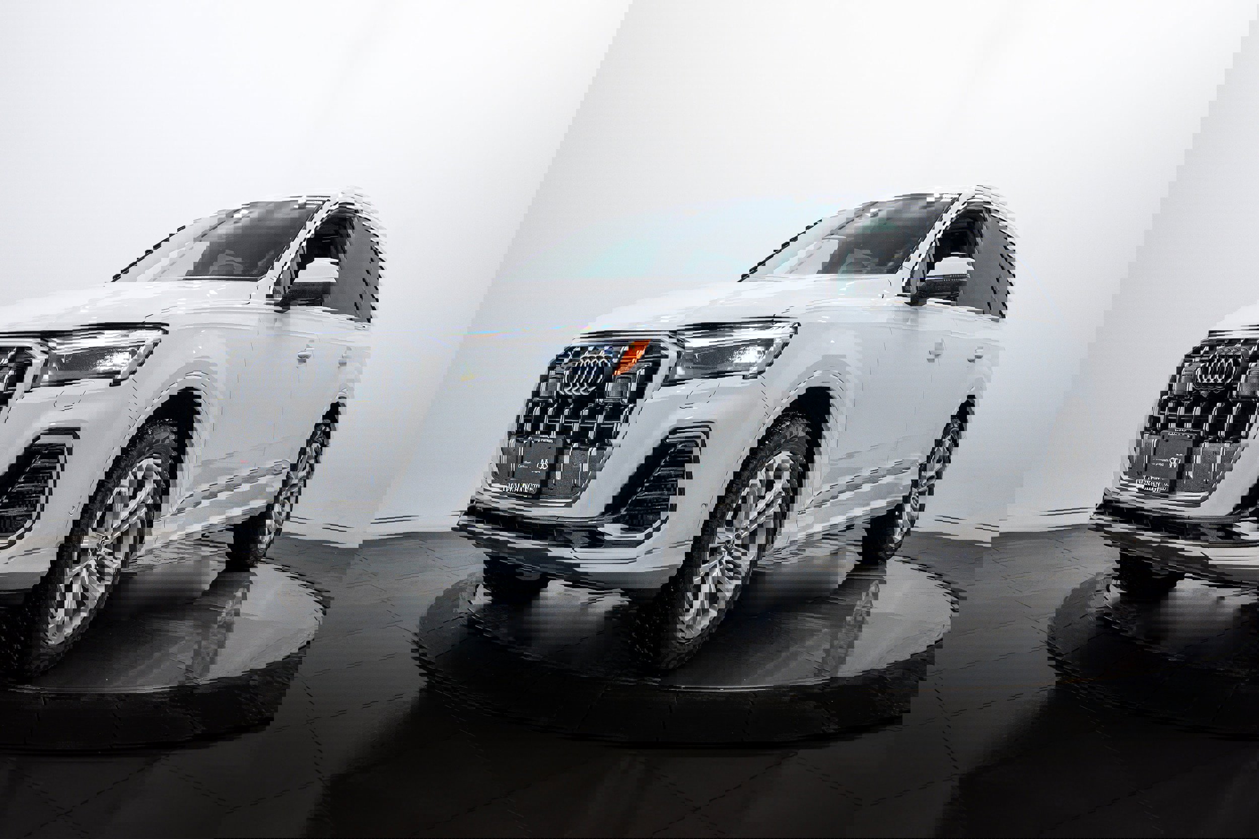 Certified 2025 Audi Q7 3.0T Premium w/ Convenience Package image 6