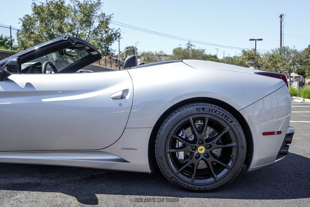 Used 2012 Ferrari California RWD image 5