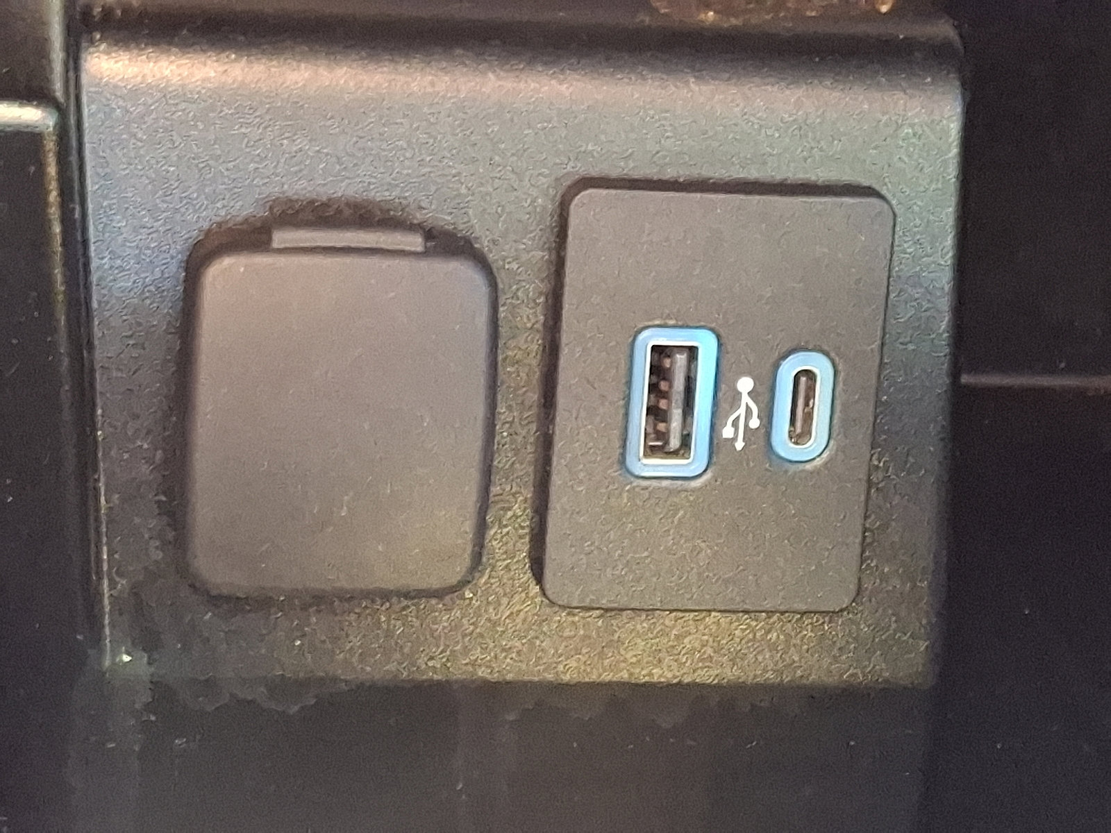 Used 2022 Ford Explorer XLT image 27