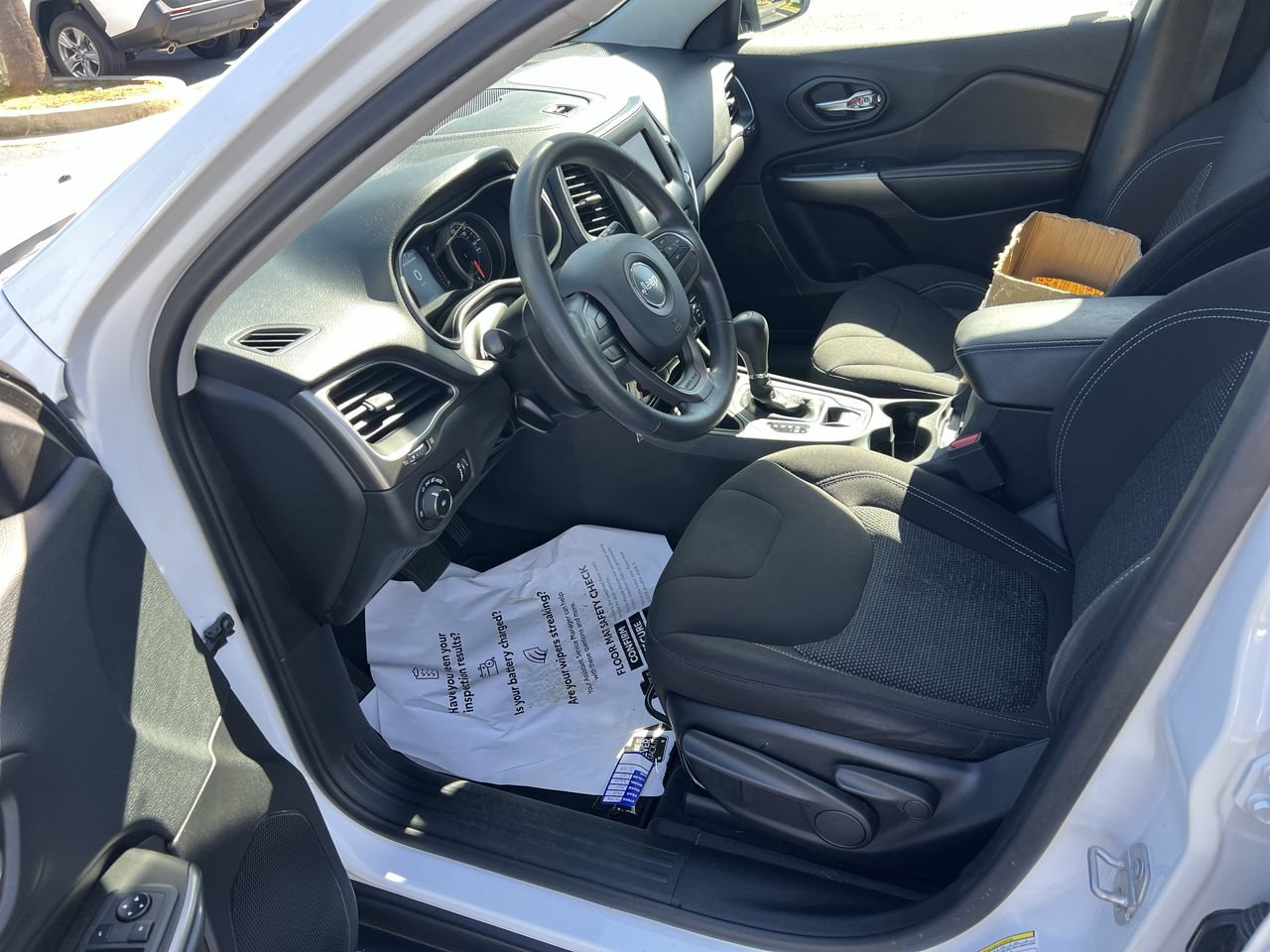 Used 2019 Jeep Cherokee Latitude w/ Popular Appearance Group FWD image 16