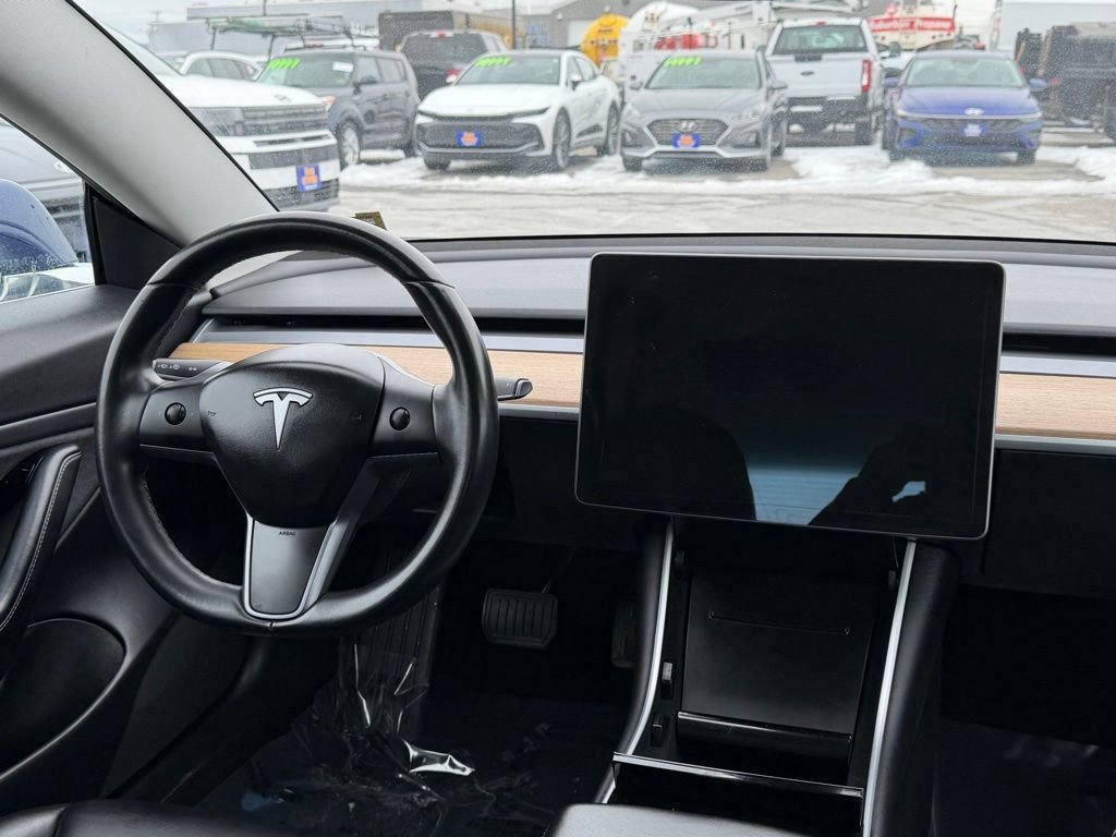 Used 2019 Tesla Model 3 Standard Range Plus image 16