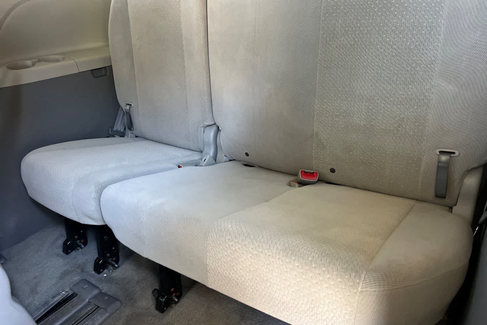 Used 2014 Toyota Sienna LE FWD image 17