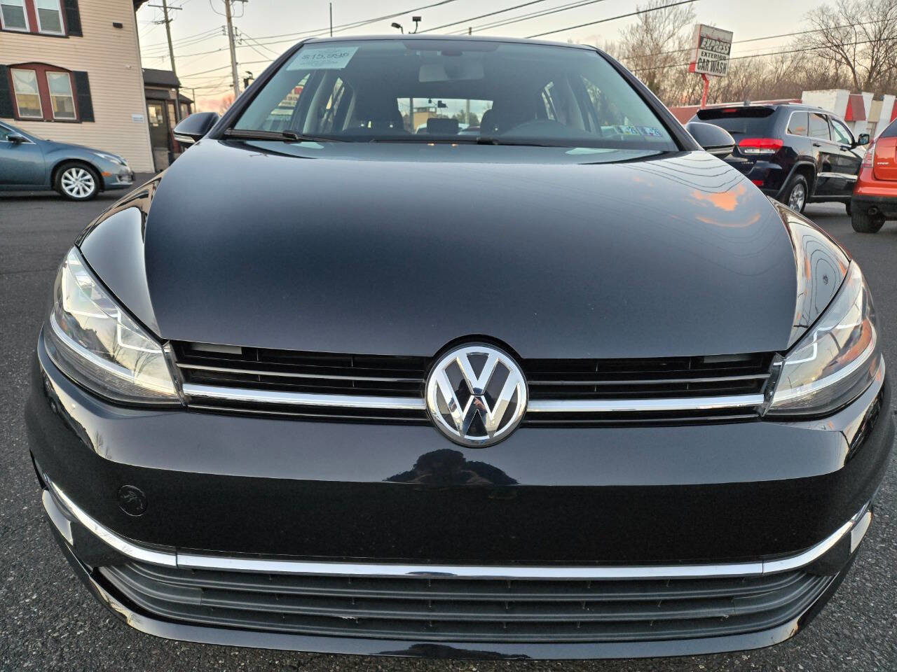 Used 2018 Volkswagen Golf S image 3
