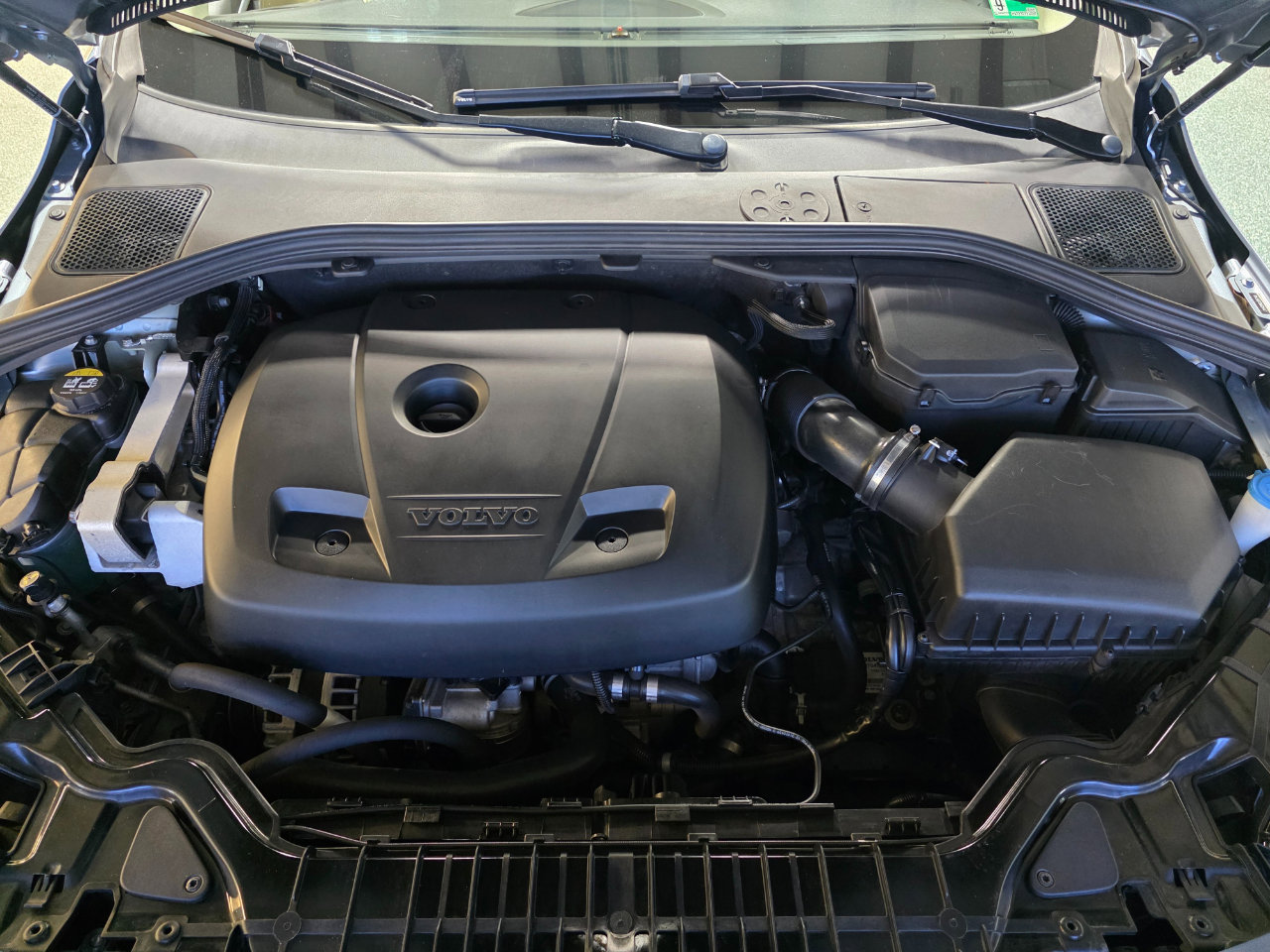 Used 2018 Volvo S60 T5 Inscription Platinum image 38