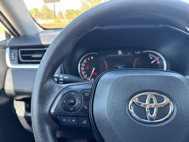 Used 2025 Toyota RAV4 XLE AWD/4WD image 11