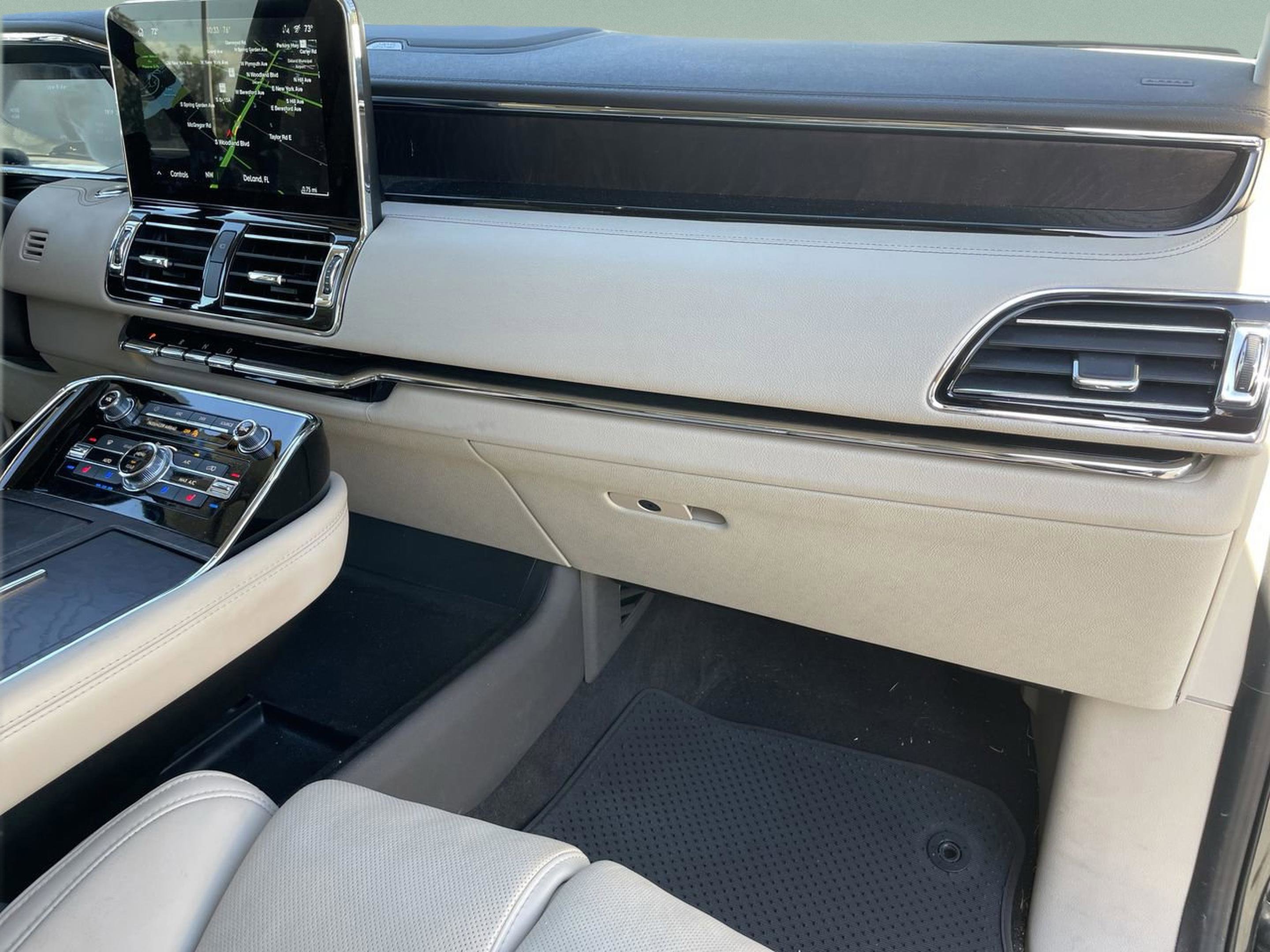 Used 2021 Lincoln Navigator Reserve w/ Luxury Package image 16