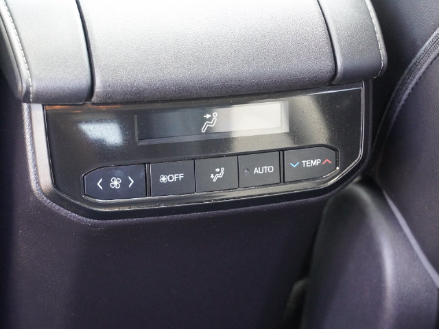 Used 2021 Toyota Highlander Limited FWD image 26