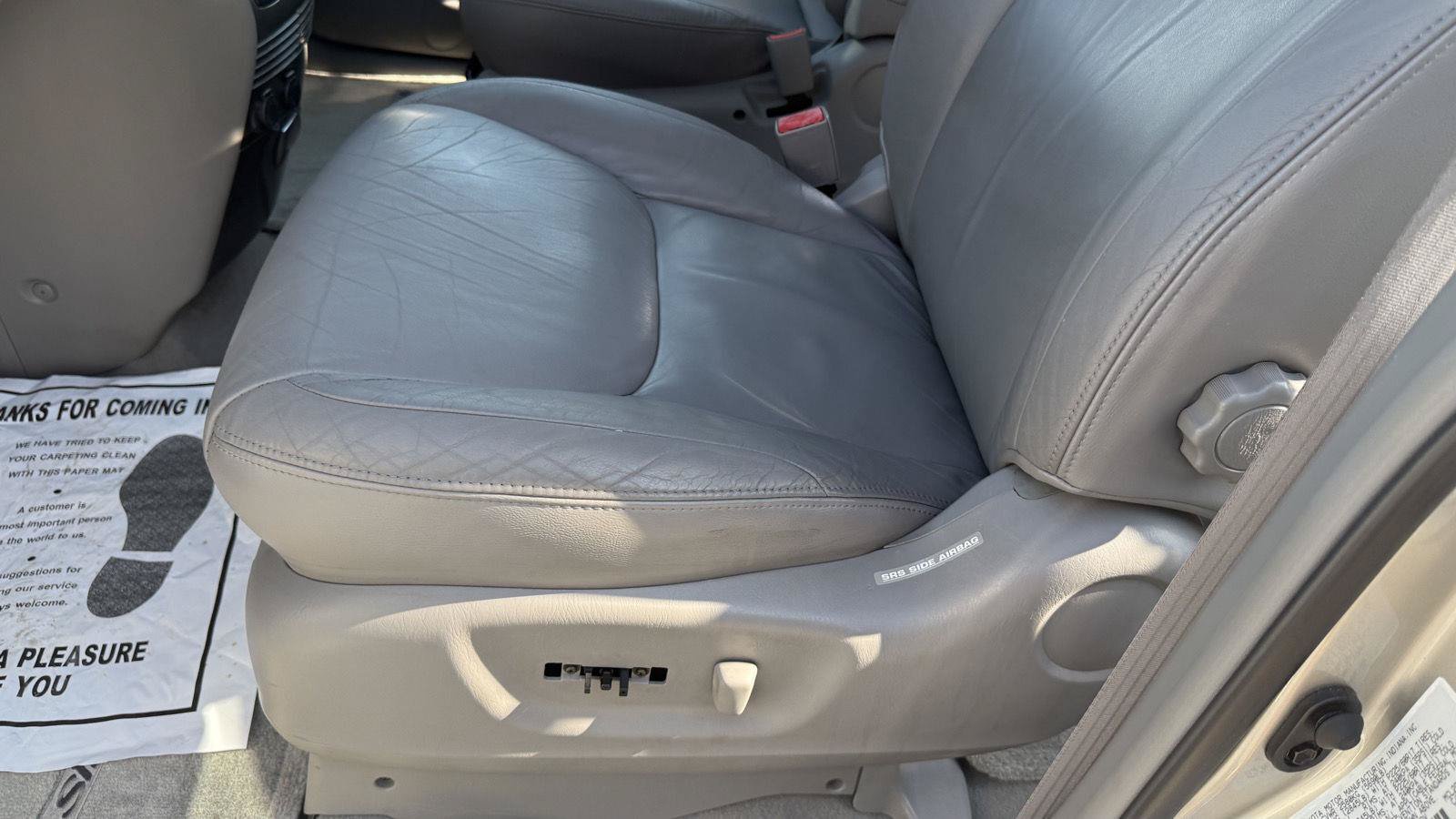 Used 2004 Toyota Sienna XLE Limited FWD image 30