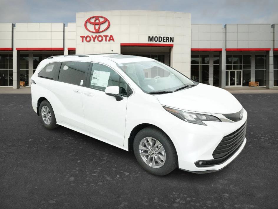 New 2026 Toyota Sienna XLE FWD image 6
