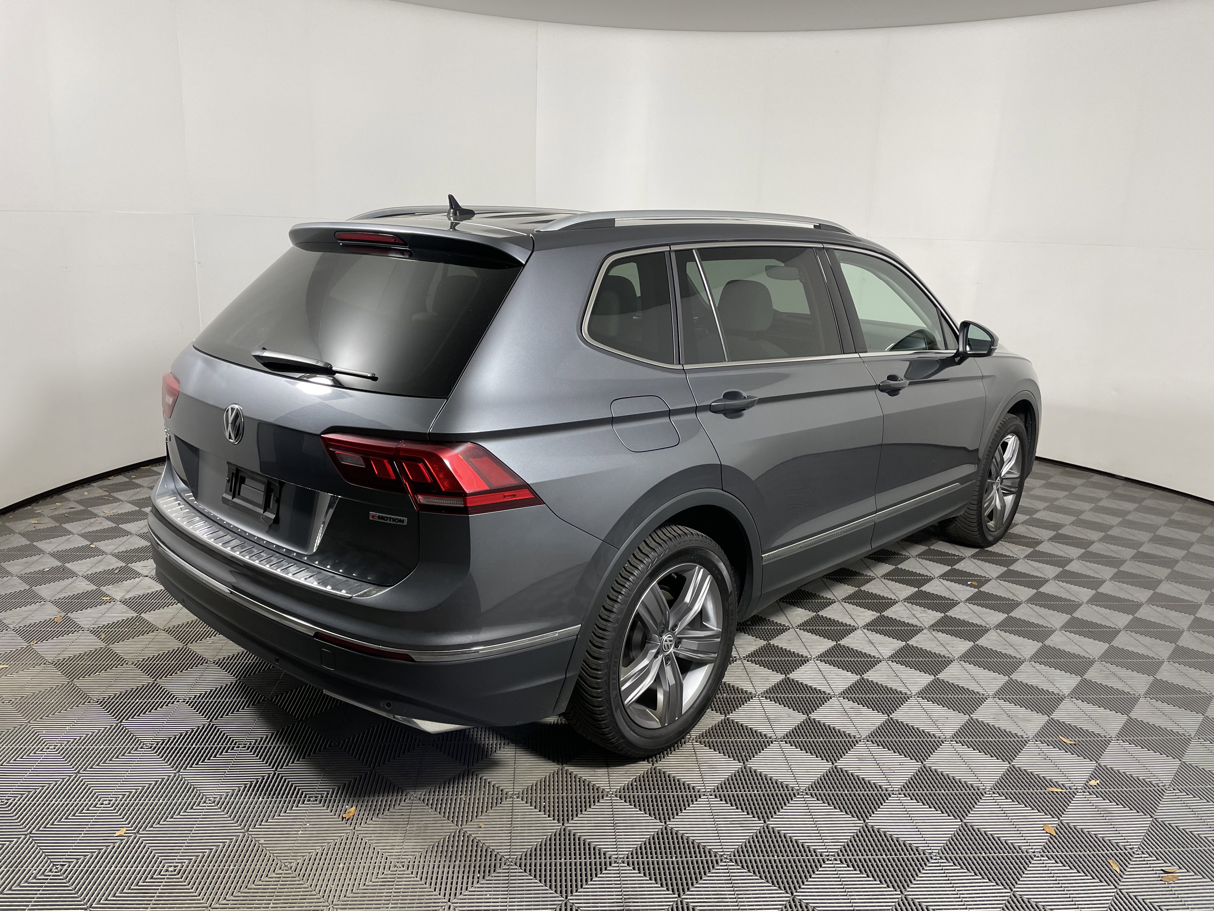 Used 2021 Volkswagen Tiguan SEL AWD/4WD image 5