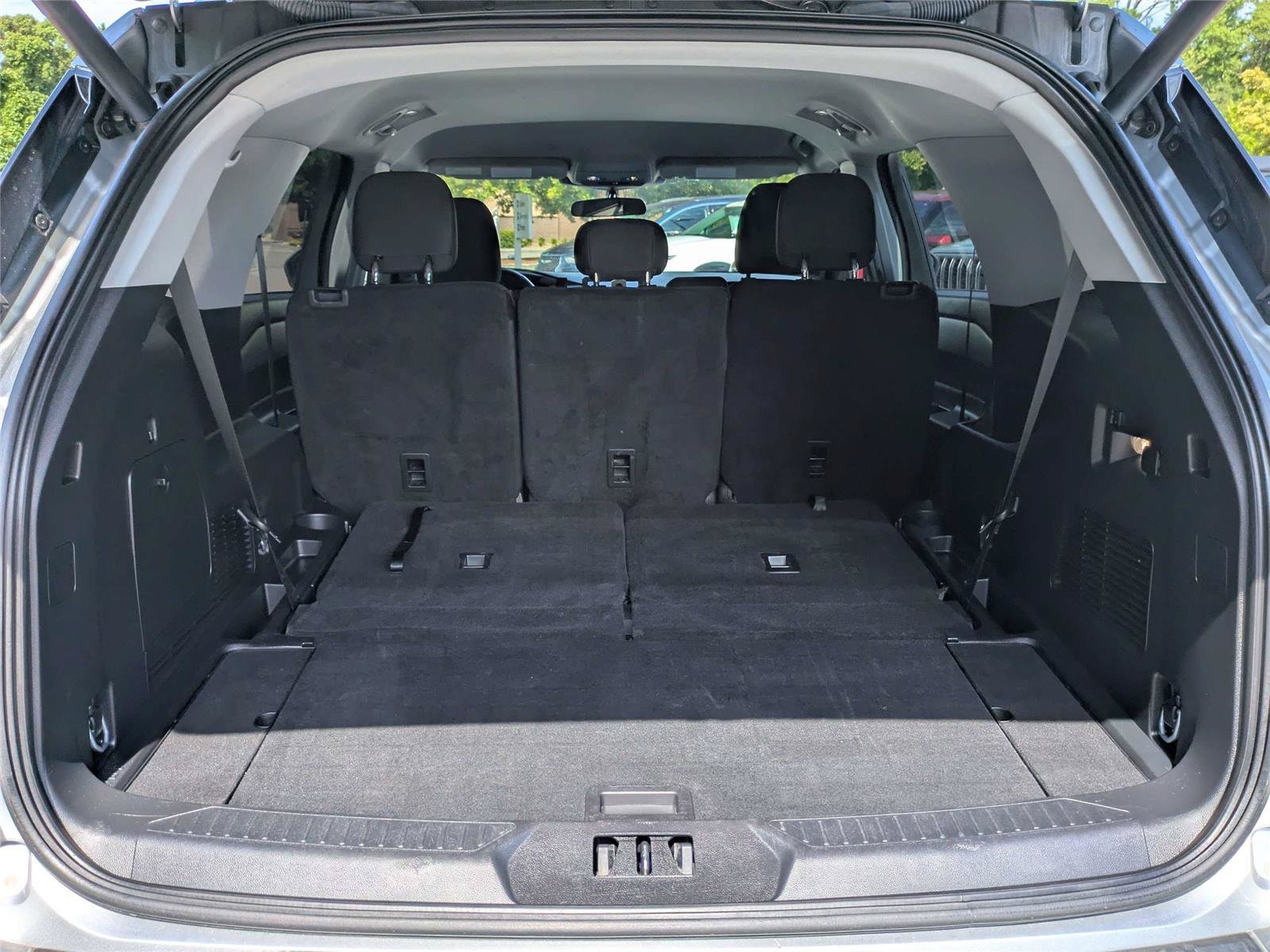 Used 2024 Ford Explorer XLT RWD image 15