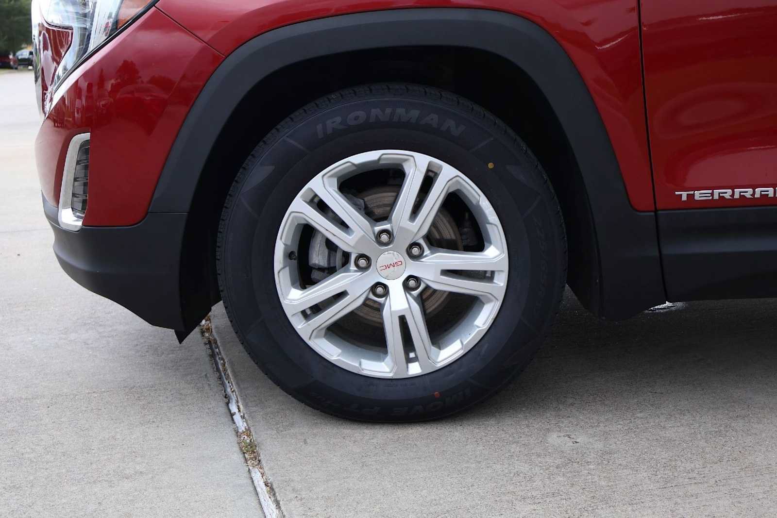 Used 2020 GMC Terrain SLE w/ Driver Convenience Package FWD image 8