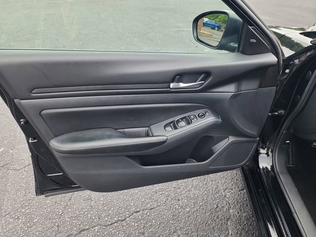 Used 2024 Nissan Altima 2.5 SV FWD image 9