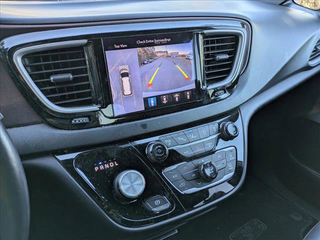 Used 2020 Chrysler Pacifica Touring-L image 12