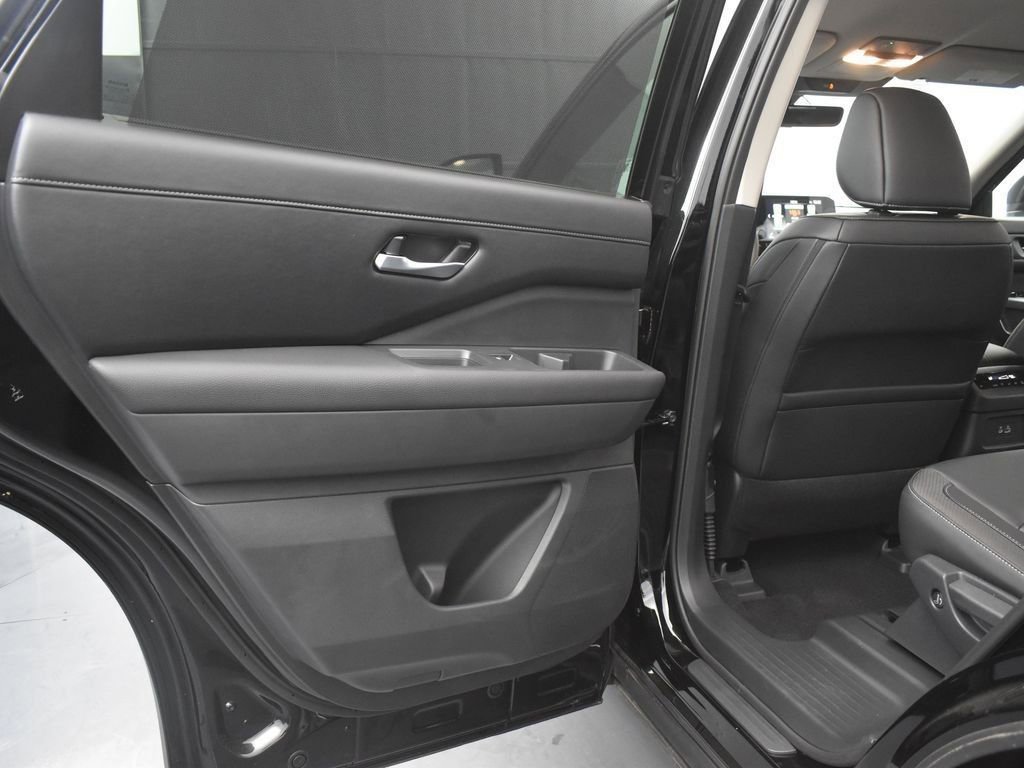 New 2025 Nissan Pathfinder SL image 16