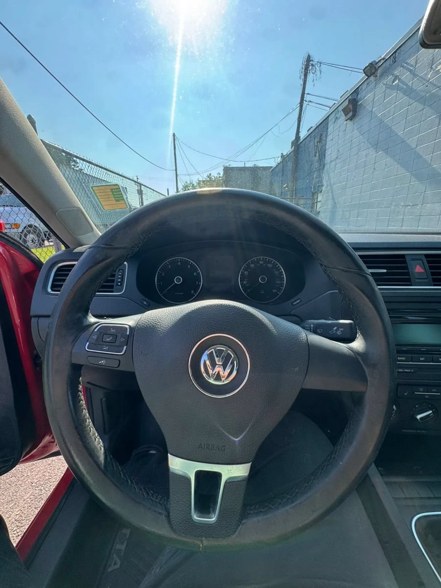 Used 2012 Volkswagen Jetta SE FWD image 12