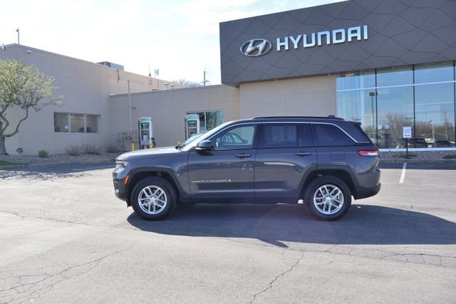 Used 2025 Jeep Grand Cherokee Laredo w/ Luxury Tech Group I AWD/4WD image 4