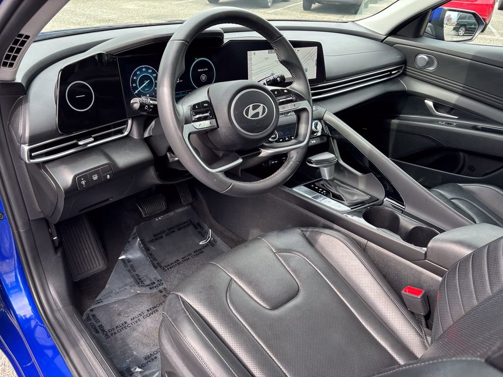 Used 2025 Hyundai Elantra Limited image 17