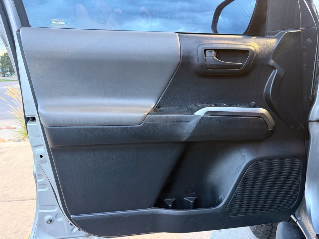Used 2019 Toyota Tacoma SR5 AWD/4WD image 11