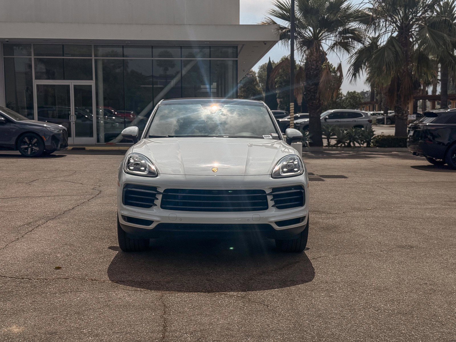 Used 2023 Porsche Cayenne Platinum Edition image 2
