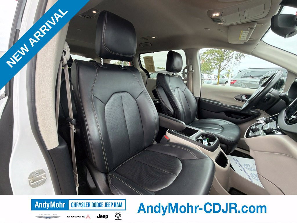 Used 2024 Chrysler Pacifica Touring-L FWD image 25