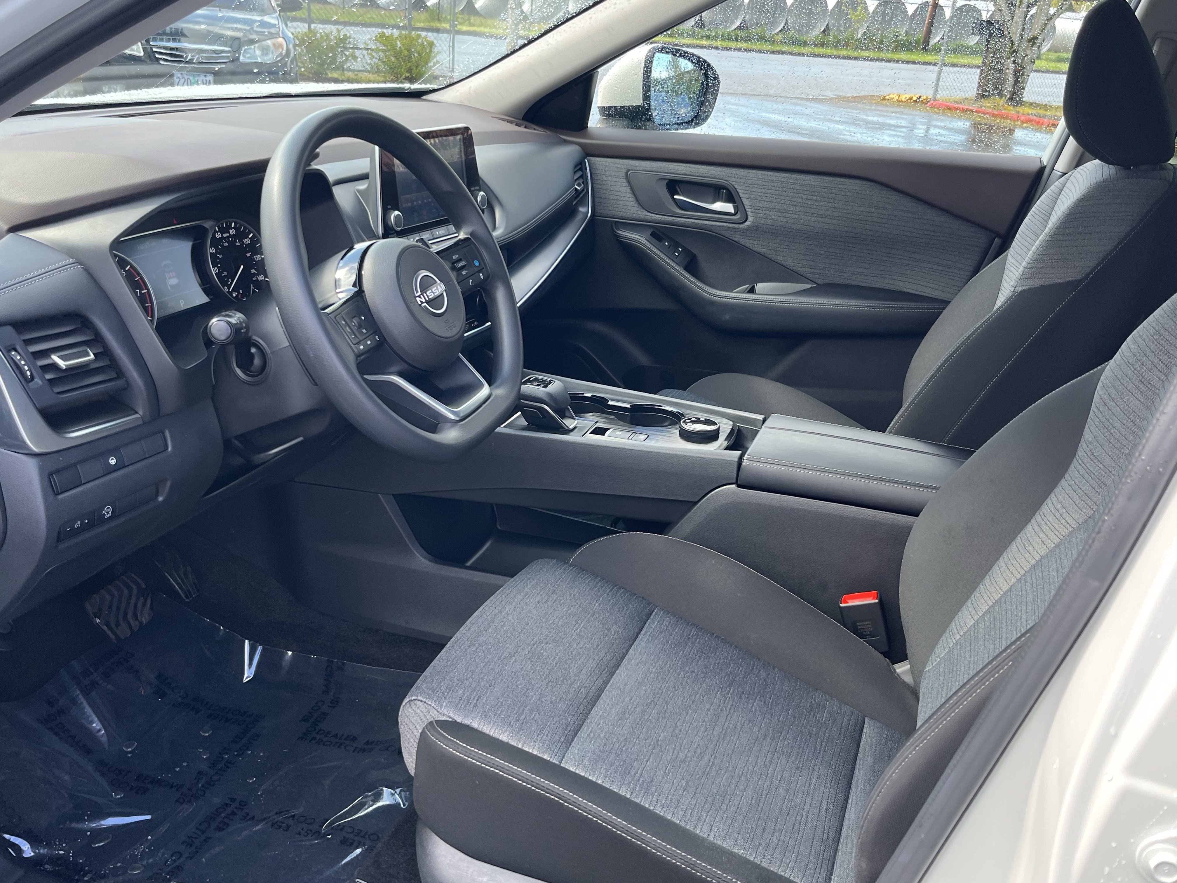 Used 2023 Nissan Rogue SV image 9